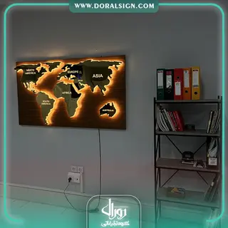 تابلو نقشه جهان استیل طلایی با نور دفتر بازرگانی